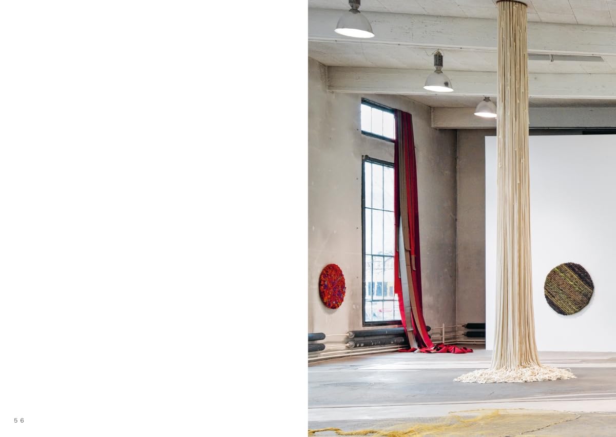 Sheila Hicks (Bilingual edition): a little bit of a lot of things